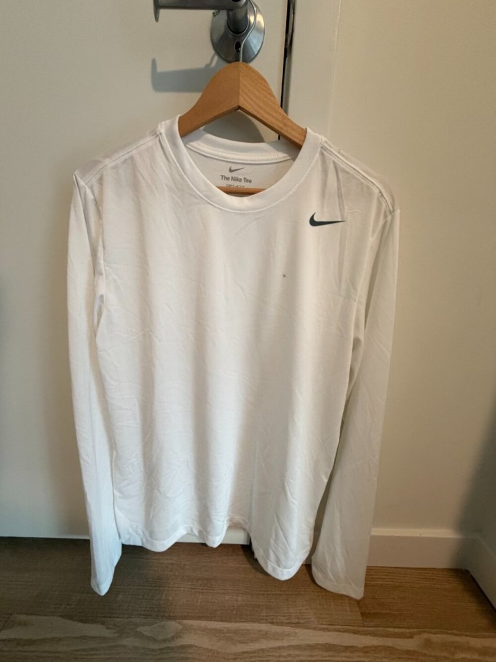 Nike Mens Dri-FIT Long Sleeve Tee Shirt White Black Swoosh Size M
